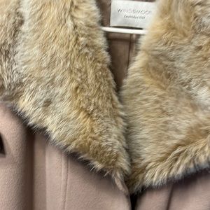 Fabulous coat collar comes off